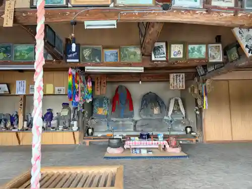 藤城地蔵堂の{uncategorized: "未分類", other: "その他", undefined: "問題あり", building: "その他建物", grave: "お墓", sacred_gate: "鳥居", guardian: "狛犬", statue: "像", buddha: "仏像", history: "歴史", nature: "自然", garden: "庭園", animal: "動物", pagoda: "塔", temizu: "手水舎", mountain_gate: "山門・神門", sanctuary: "本殿・本堂", subordinate: "末社・摂社", art: "芸術", scenery: "景色", jizo: "地蔵", ema: "絵馬", goshuin: "御朱印", omikuji: "おみくじ", items: "授与品その他", amulet: "お守り", goshuincho: "御朱印帳", eats: "食事", festival: "お祭り", votive_dance: "神楽", shichigosan: "七五三参", wedding: "結婚式", experience: "体験その他", initially: "初詣", around: "周辺", anti_infection: "感染症対策"}