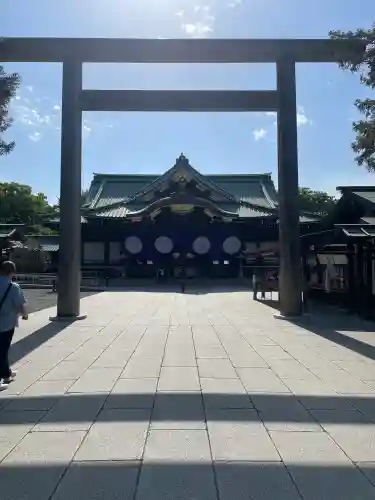 靖國神社の{uncategorized: "未分類", other: "その他", undefined: "問題あり", building: "その他建物", grave: "お墓", sacred_gate: "鳥居", guardian: "狛犬", statue: "像", buddha: "仏像", history: "歴史", nature: "自然", garden: "庭園", animal: "動物", pagoda: "塔", temizu: "手水舎", mountain_gate: "山門・神門", sanctuary: "本殿・本堂", subordinate: "末社・摂社", art: "芸術", scenery: "景色", jizo: "地蔵", ema: "絵馬", goshuin: "御朱印", omikuji: "おみくじ", items: "授与品その他", amulet: "お守り", goshuincho: "御朱印帳", eats: "食事", festival: "お祭り", votive_dance: "神楽", shichigosan: "七五三参", wedding: "結婚式", experience: "体験その他", initially: "初詣", around: "周辺", anti_infection: "感染症対策"}