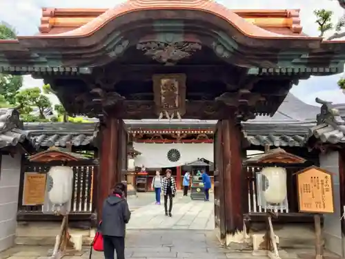 善光寺大本願の山門