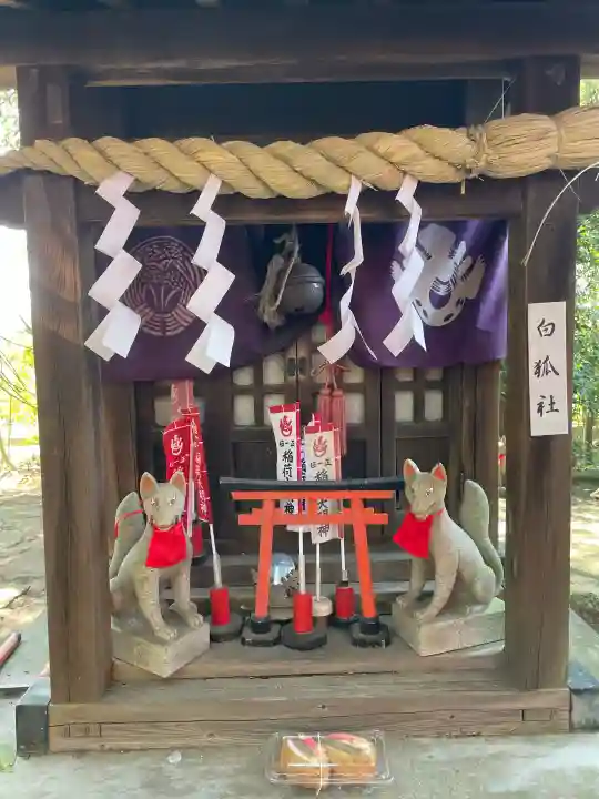 東伏見稲荷神社の{uncategorized: "未分類", other: "その他", undefined: "問題あり", building: "その他建物", grave: "お墓", sacred_gate: "鳥居", guardian: "狛犬", statue: "像", buddha: "仏像", history: "歴史", nature: "自然", garden: "庭園", animal: "動物", pagoda: "塔", temizu: "手水舎", mountain_gate: "山門・神門", sanctuary: "本殿・本堂", subordinate: "末社・摂社", art: "芸術", scenery: "景色", jizo: "地蔵", ema: "絵馬", goshuin: "御朱印", omikuji: "おみくじ", items: "授与品その他", amulet: "お守り", goshuincho: "御朱印帳", eats: "食事", festival: "お祭り", votive_dance: "神楽", shichigosan: "七五三参", wedding: "結婚式", experience: "体験その他", initially: "初詣", around: "周辺", anti_infection: "感染症対策"}