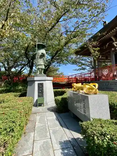 成田山福井別院九頭龍寺の像