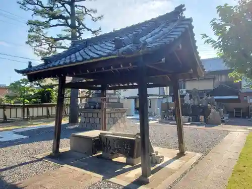 光照院の手水舎