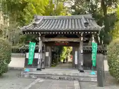 天台宗　長窪山　正覚寺の山門