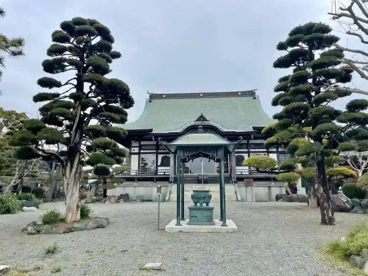 興全寺の{uncategorized: "未分類", other: "その他", undefined: "問題あり", building: "その他建物", grave: "お墓", sacred_gate: "鳥居", guardian: "狛犬", statue: "像", buddha: "仏像", history: "歴史", nature: "自然", garden: "庭園", animal: "動物", pagoda: "塔", temizu: "手水舎", mountain_gate: "山門・神門", sanctuary: "本殿・本堂", subordinate: "末社・摂社", art: "芸術", scenery: "景色", jizo: "地蔵", ema: "絵馬", goshuin: "御朱印", omikuji: "おみくじ", items: "授与品その他", amulet: "お守り", goshuincho: "御朱印帳", eats: "食事", festival: "お祭り", votive_dance: "神楽", shichigosan: "七五三参", wedding: "結婚式", experience: "体験その他", initially: "初詣", around: "周辺", anti_infection: "感染症対策"}