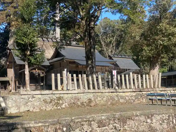 豊受大神社の{uncategorized: "未分類", other: "その他", undefined: "問題あり", building: "その他建物", grave: "お墓", sacred_gate: "鳥居", guardian: "狛犬", statue: "像", buddha: "仏像", history: "歴史", nature: "自然", garden: "庭園", animal: "動物", pagoda: "塔", temizu: "手水舎", mountain_gate: "山門・神門", sanctuary: "本殿・本堂", subordinate: "末社・摂社", art: "芸術", scenery: "景色", jizo: "地蔵", ema: "絵馬", goshuin: "御朱印", omikuji: "おみくじ", items: "授与品その他", amulet: "お守り", goshuincho: "御朱印帳", eats: "食事", festival: "お祭り", votive_dance: "神楽", shichigosan: "七五三参", wedding: "結婚式", experience: "体験その他", initially: "初詣", around: "周辺", anti_infection: "感染症対策"}