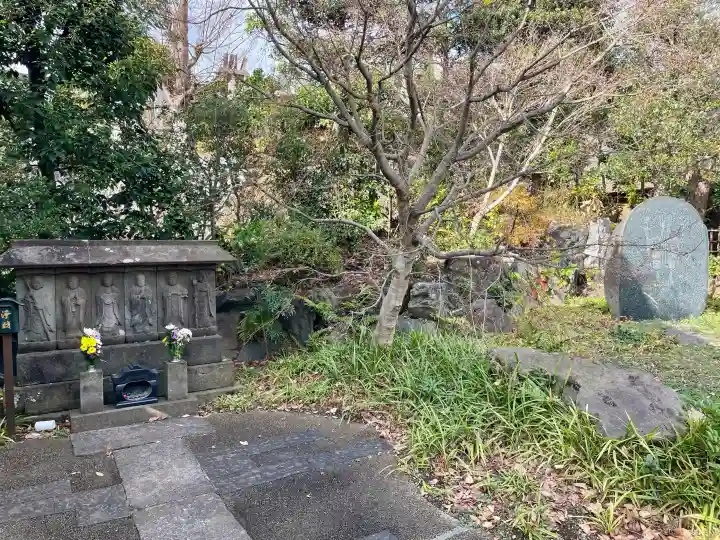 蓮勝寺の{uncategorized: "未分類", other: "その他", undefined: "問題あり", building: "その他建物", grave: "お墓", sacred_gate: "鳥居", guardian: "狛犬", statue: "像", buddha: "仏像", history: "歴史", nature: "自然", garden: "庭園", animal: "動物", pagoda: "塔", temizu: "手水舎", mountain_gate: "山門・神門", sanctuary: "本殿・本堂", subordinate: "末社・摂社", art: "芸術", scenery: "景色", jizo: "地蔵", ema: "絵馬", goshuin: "御朱印", omikuji: "おみくじ", items: "授与品その他", amulet: "お守り", goshuincho: "御朱印帳", eats: "食事", festival: "お祭り", votive_dance: "神楽", shichigosan: "七五三参", wedding: "結婚式", experience: "体験その他", initially: "初詣", around: "周辺", anti_infection: "感染症対策"}