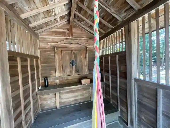 入江神社の{uncategorized: "未分類", other: "その他", undefined: "問題あり", building: "その他建物", grave: "お墓", sacred_gate: "鳥居", guardian: "狛犬", statue: "像", buddha: "仏像", history: "歴史", nature: "自然", garden: "庭園", animal: "動物", pagoda: "塔", temizu: "手水舎", mountain_gate: "山門・神門", sanctuary: "本殿・本堂", subordinate: "末社・摂社", art: "芸術", scenery: "景色", jizo: "地蔵", ema: "絵馬", goshuin: "御朱印", omikuji: "おみくじ", items: "授与品その他", amulet: "お守り", goshuincho: "御朱印帳", eats: "食事", festival: "お祭り", votive_dance: "神楽", shichigosan: "七五三参", wedding: "結婚式", experience: "体験その他", initially: "初詣", around: "周辺", anti_infection: "感染症対策"}