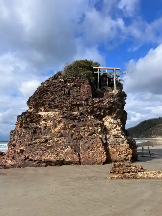 稲佐の浜 弁天島(島根県)