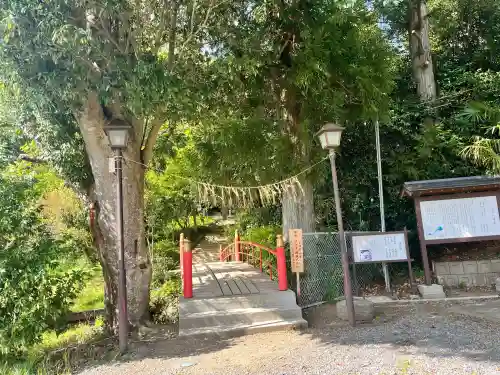 上山八幡宮の{uncategorized: "未分類", other: "その他", undefined: "問題あり", building: "その他建物", grave: "お墓", sacred_gate: "鳥居", guardian: "狛犬", statue: "像", buddha: "仏像", history: "歴史", nature: "自然", garden: "庭園", animal: "動物", pagoda: "塔", temizu: "手水舎", mountain_gate: "山門・神門", sanctuary: "本殿・本堂", subordinate: "末社・摂社", art: "芸術", scenery: "景色", jizo: "地蔵", ema: "絵馬", goshuin: "御朱印", omikuji: "おみくじ", items: "授与品その他", amulet: "お守り", goshuincho: "御朱印帳", eats: "食事", festival: "お祭り", votive_dance: "神楽", shichigosan: "七五三参", wedding: "結婚式", experience: "体験その他", initially: "初詣", around: "周辺", anti_infection: "感染症対策"}