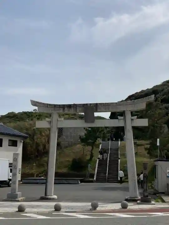 白兎神社の{uncategorized: "未分類", other: "その他", undefined: "問題あり", building: "その他建物", grave: "お墓", sacred_gate: "鳥居", guardian: "狛犬", statue: "像", buddha: "仏像", history: "歴史", nature: "自然", garden: "庭園", animal: "動物", pagoda: "塔", temizu: "手水舎", mountain_gate: "山門・神門", sanctuary: "本殿・本堂", subordinate: "末社・摂社", art: "芸術", scenery: "景色", jizo: "地蔵", ema: "絵馬", goshuin: "御朱印", omikuji: "おみくじ", items: "授与品その他", amulet: "お守り", goshuincho: "御朱印帳", eats: "食事", festival: "お祭り", votive_dance: "神楽", shichigosan: "七五三参", wedding: "結婚式", experience: "体験その他", initially: "初詣", around: "周辺", anti_infection: "感染症対策"}