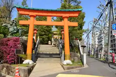 穴八幡宮の鳥居
