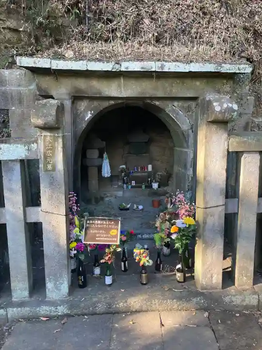 法華堂跡(源頼朝墓・北条義時墓)のお墓