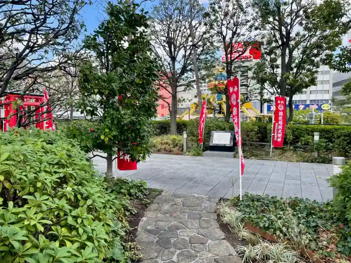錦秋稲荷大明神の{uncategorized: "未分類", other: "その他", undefined: "問題あり", building: "その他建物", grave: "お墓", sacred_gate: "鳥居", guardian: "狛犬", statue: "像", buddha: "仏像", history: "歴史", nature: "自然", garden: "庭園", animal: "動物", pagoda: "塔", temizu: "手水舎", mountain_gate: "山門・神門", sanctuary: "本殿・本堂", subordinate: "末社・摂社", art: "芸術", scenery: "景色", jizo: "地蔵", ema: "絵馬", goshuin: "御朱印", omikuji: "おみくじ", items: "授与品その他", amulet: "お守り", goshuincho: "御朱印帳", eats: "食事", festival: "お祭り", votive_dance: "神楽", shichigosan: "七五三参", wedding: "結婚式", experience: "体験その他", initially: "初詣", around: "周辺", anti_infection: "感染症対策"}