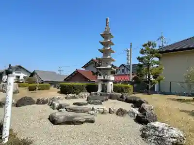 彰見寺の{uncategorized: "未分類", other: "その他", undefined: "問題あり", building: "その他建物", grave: "お墓", sacred_gate: "鳥居", guardian: "狛犬", statue: "像", buddha: "仏像", history: "歴史", nature: "自然", garden: "庭園", animal: "動物", pagoda: "塔", temizu: "手水舎", mountain_gate: "山門・神門", sanctuary: "本殿・本堂", subordinate: "末社・摂社", art: "芸術", scenery: "景色", jizo: "地蔵", ema: "絵馬", goshuin: "御朱印", omikuji: "おみくじ", items: "授与品その他", amulet: "お守り", goshuincho: "御朱印帳", eats: "食事", festival: "お祭り", votive_dance: "神楽", shichigosan: "七五三参", wedding: "結婚式", experience: "体験その他", initially: "初詣", around: "周辺", anti_infection: "感染症対策"}