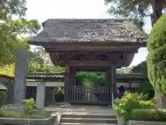 極楽寺（霊鷲山感應院極楽律寺）の山門