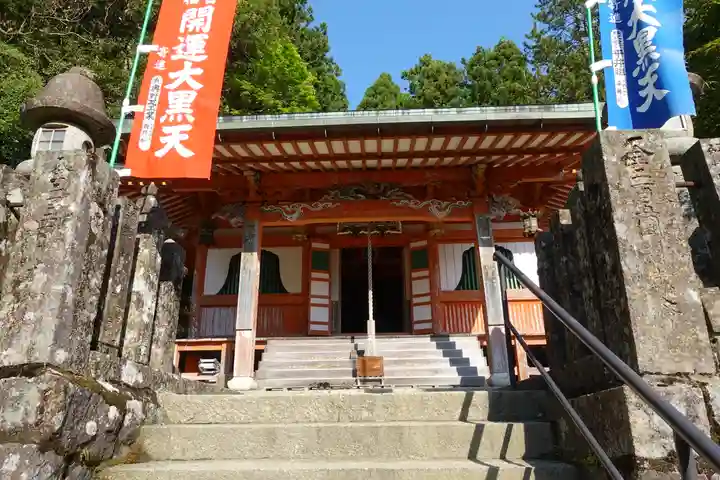 青岸渡寺の本殿・本堂