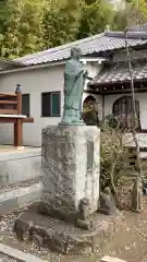 宝泉寺の像