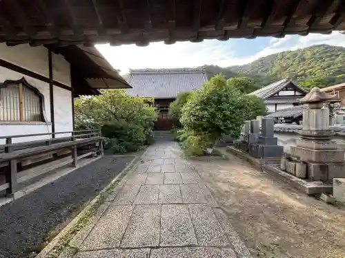 顕政寺の{uncategorized: "未分類", other: "その他", undefined: "問題あり", building: "その他建物", grave: "お墓", sacred_gate: "鳥居", guardian: "狛犬", statue: "像", buddha: "仏像", history: "歴史", nature: "自然", garden: "庭園", animal: "動物", pagoda: "塔", temizu: "手水舎", mountain_gate: "山門・神門", sanctuary: "本殿・本堂", subordinate: "末社・摂社", art: "芸術", scenery: "景色", jizo: "地蔵", ema: "絵馬", goshuin: "御朱印", omikuji: "おみくじ", items: "授与品その他", amulet: "お守り", goshuincho: "御朱印帳", eats: "食事", festival: "お祭り", votive_dance: "神楽", shichigosan: "七五三参", wedding: "結婚式", experience: "体験その他", initially: "初詣", around: "周辺", anti_infection: "感染症対策"}