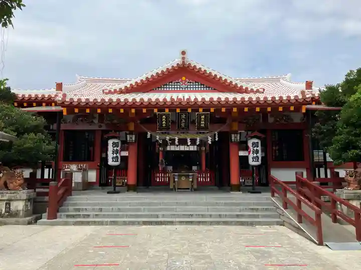 波上宮の本殿・本堂