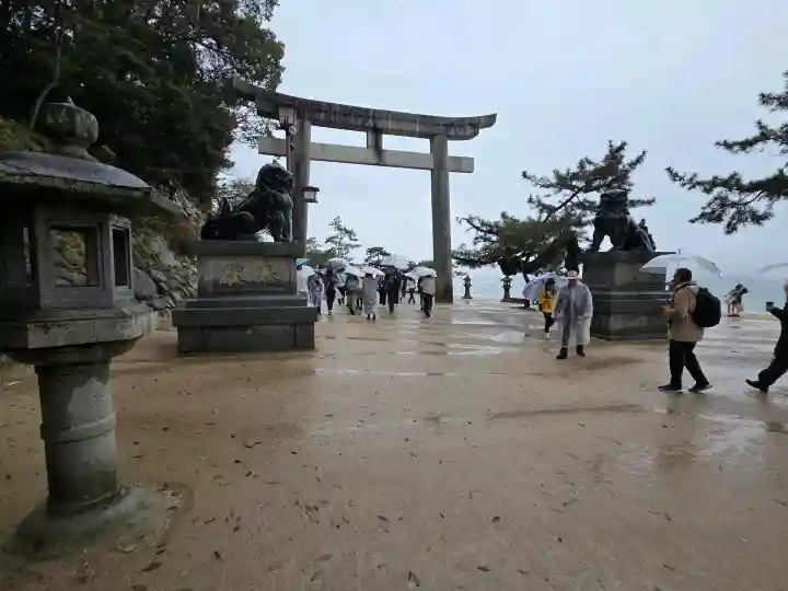 厳島神社の{uncategorized: "未分類", other: "その他", undefined: "問題あり", building: "その他建物", grave: "お墓", sacred_gate: "鳥居", guardian: "狛犬", statue: "像", buddha: "仏像", history: "歴史", nature: "自然", garden: "庭園", animal: "動物", pagoda: "塔", temizu: "手水舎", mountain_gate: "山門・神門", sanctuary: "本殿・本堂", subordinate: "末社・摂社", art: "芸術", scenery: "景色", jizo: "地蔵", ema: "絵馬", goshuin: "御朱印", omikuji: "おみくじ", items: "授与品その他", amulet: "お守り", goshuincho: "御朱印帳", eats: "食事", festival: "お祭り", votive_dance: "神楽", shichigosan: "七五三参", wedding: "結婚式", experience: "体験その他", initially: "初詣", around: "周辺", anti_infection: "感染症対策"}