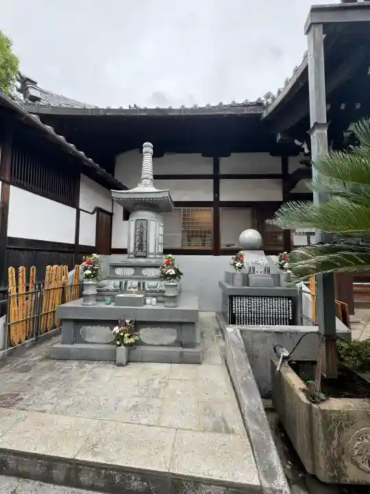 妙行寺の{uncategorized: "未分類", other: "その他", undefined: "問題あり", building: "その他建物", grave: "お墓", sacred_gate: "鳥居", guardian: "狛犬", statue: "像", buddha: "仏像", history: "歴史", nature: "自然", garden: "庭園", animal: "動物", pagoda: "塔", temizu: "手水舎", mountain_gate: "山門・神門", sanctuary: "本殿・本堂", subordinate: "末社・摂社", art: "芸術", scenery: "景色", jizo: "地蔵", ema: "絵馬", goshuin: "御朱印", omikuji: "おみくじ", items: "授与品その他", amulet: "お守り", goshuincho: "御朱印帳", eats: "食事", festival: "お祭り", votive_dance: "神楽", shichigosan: "七五三参", wedding: "結婚式", experience: "体験その他", initially: "初詣", around: "周辺", anti_infection: "感染症対策"}