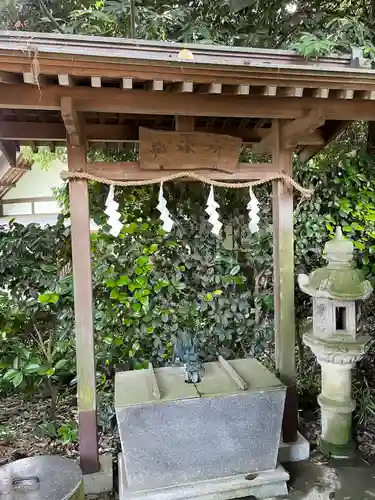 白蛇辨財天の手水舎