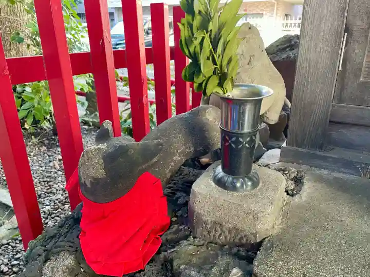 稲荷神社の{uncategorized: "未分類", other: "その他", undefined: "問題あり", building: "その他建物", grave: "お墓", sacred_gate: "鳥居", guardian: "狛犬", statue: "像", buddha: "仏像", history: "歴史", nature: "自然", garden: "庭園", animal: "動物", pagoda: "塔", temizu: "手水舎", mountain_gate: "山門・神門", sanctuary: "本殿・本堂", subordinate: "末社・摂社", art: "芸術", scenery: "景色", jizo: "地蔵", ema: "絵馬", goshuin: "御朱印", omikuji: "おみくじ", items: "授与品その他", amulet: "お守り", goshuincho: "御朱印帳", eats: "食事", festival: "お祭り", votive_dance: "神楽", shichigosan: "七五三参", wedding: "結婚式", experience: "体験その他", initially: "初詣", around: "周辺", anti_infection: "感染症対策"}
