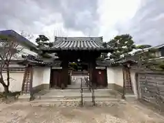 善養寺の山門