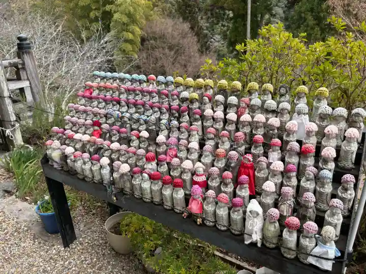 能満院の{uncategorized: "未分類", other: "その他", undefined: "問題あり", building: "その他建物", grave: "お墓", sacred_gate: "鳥居", guardian: "狛犬", statue: "像", buddha: "仏像", history: "歴史", nature: "自然", garden: "庭園", animal: "動物", pagoda: "塔", temizu: "手水舎", mountain_gate: "山門・神門", sanctuary: "本殿・本堂", subordinate: "末社・摂社", art: "芸術", scenery: "景色", jizo: "地蔵", ema: "絵馬", goshuin: "御朱印", omikuji: "おみくじ", items: "授与品その他", amulet: "お守り", goshuincho: "御朱印帳", eats: "食事", festival: "お祭り", votive_dance: "神楽", shichigosan: "七五三参", wedding: "結婚式", experience: "体験その他", initially: "初詣", around: "周辺", anti_infection: "感染症対策"}