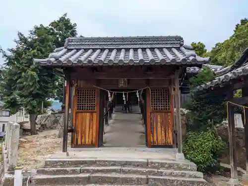 鯉喰神社の山門