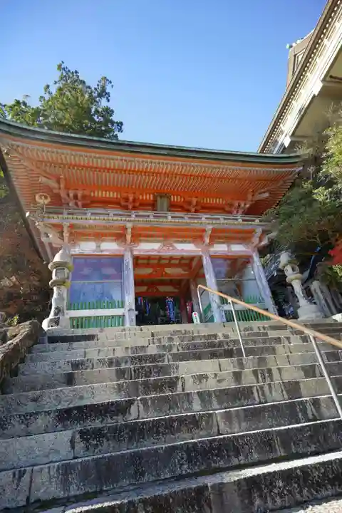 青岸渡寺の山門・神門