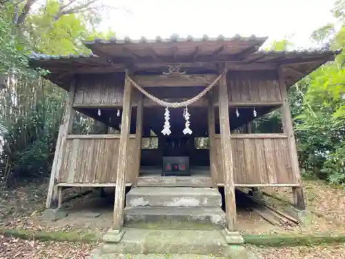 八房神社の本殿