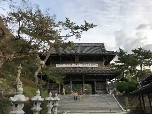 誕生寺の山門