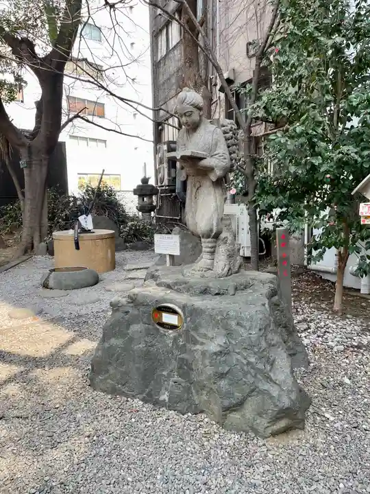 花園神社の像