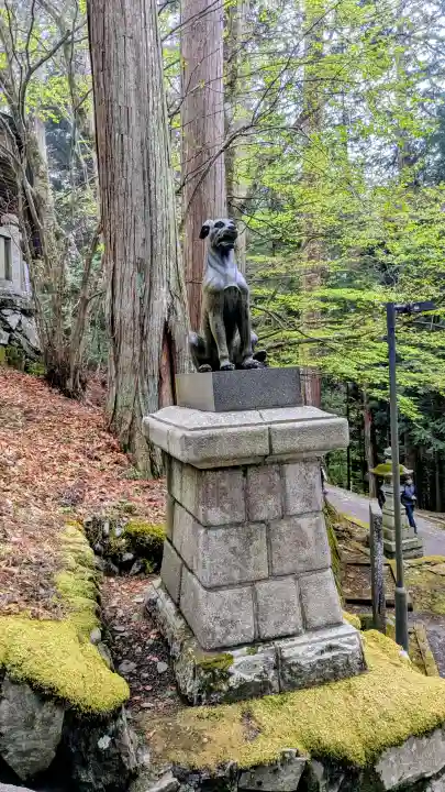 三峯神社の{uncategorized: "未分類", other: "その他", undefined: "問題あり", building: "その他建物", grave: "お墓", sacred_gate: "鳥居", guardian: "狛犬", statue: "像", buddha: "仏像", history: "歴史", nature: "自然", garden: "庭園", animal: "動物", pagoda: "塔", temizu: "手水舎", mountain_gate: "山門・神門", sanctuary: "本殿・本堂", subordinate: "末社・摂社", art: "芸術", scenery: "景色", jizo: "地蔵", ema: "絵馬", goshuin: "御朱印", omikuji: "おみくじ", items: "授与品その他", amulet: "お守り", goshuincho: "御朱印帳", eats: "食事", festival: "お祭り", votive_dance: "神楽", shichigosan: "七五三参", wedding: "結婚式", experience: "体験その他", initially: "初詣", around: "周辺", anti_infection: "感染症対策"}