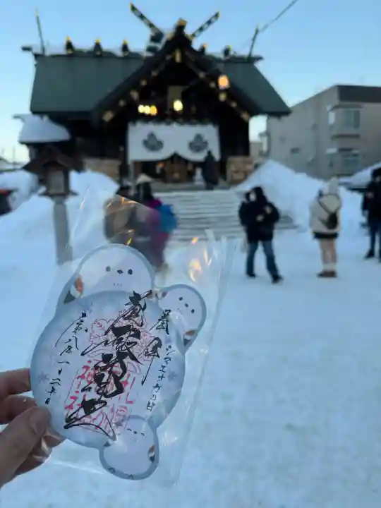 札幌諏訪神社の{uncategorized: "未分類", other: "その他", undefined: "問題あり", building: "その他建物", grave: "お墓", sacred_gate: "鳥居", guardian: "狛犬", statue: "像", buddha: "仏像", history: "歴史", nature: "自然", garden: "庭園", animal: "動物", pagoda: "塔", temizu: "手水舎", mountain_gate: "山門・神門", sanctuary: "本殿・本堂", subordinate: "末社・摂社", art: "芸術", scenery: "景色", jizo: "地蔵", ema: "絵馬", goshuin: "御朱印", omikuji: "おみくじ", items: "授与品その他", amulet: "お守り", goshuincho: "御朱印帳", eats: "食事", festival: "お祭り", votive_dance: "神楽", shichigosan: "七五三参", wedding: "結婚式", experience: "体験その他", initially: "初詣", around: "周辺", anti_infection: "感染症対策"}