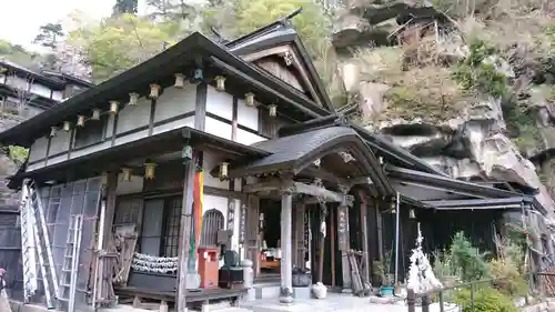 宝珠山 立石寺の本殿