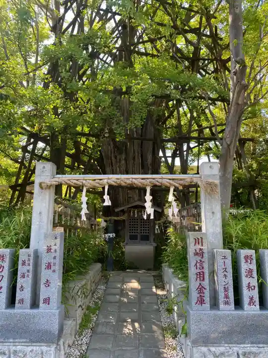 稲毛神社の{uncategorized: "未分類", other: "その他", undefined: "問題あり", building: "その他建物", grave: "お墓", sacred_gate: "鳥居", guardian: "狛犬", statue: "像", buddha: "仏像", history: "歴史", nature: "自然", garden: "庭園", animal: "動物", pagoda: "塔", temizu: "手水舎", mountain_gate: "山門・神門", sanctuary: "本殿・本堂", subordinate: "末社・摂社", art: "芸術", scenery: "景色", jizo: "地蔵", ema: "絵馬", goshuin: "御朱印", omikuji: "おみくじ", items: "授与品その他", amulet: "お守り", goshuincho: "御朱印帳", eats: "食事", festival: "お祭り", votive_dance: "神楽", shichigosan: "七五三参", wedding: "結婚式", experience: "体験その他", initially: "初詣", around: "周辺", anti_infection: "感染症対策"}