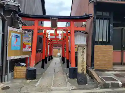 合槌稲荷大明神の鳥居