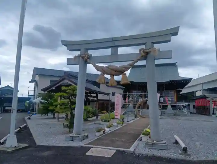 眞中神社の{uncategorized: "未分類", other: "その他", undefined: "問題あり", building: "その他建物", grave: "お墓", sacred_gate: "鳥居", guardian: "狛犬", statue: "像", buddha: "仏像", history: "歴史", nature: "自然", garden: "庭園", animal: "動物", pagoda: "塔", temizu: "手水舎", mountain_gate: "山門・神門", sanctuary: "本殿・本堂", subordinate: "末社・摂社", art: "芸術", scenery: "景色", jizo: "地蔵", ema: "絵馬", goshuin: "御朱印", omikuji: "おみくじ", items: "授与品その他", amulet: "お守り", goshuincho: "御朱印帳", eats: "食事", festival: "お祭り", votive_dance: "神楽", shichigosan: "七五三参", wedding: "結婚式", experience: "体験その他", initially: "初詣", around: "周辺", anti_infection: "感染症対策"}