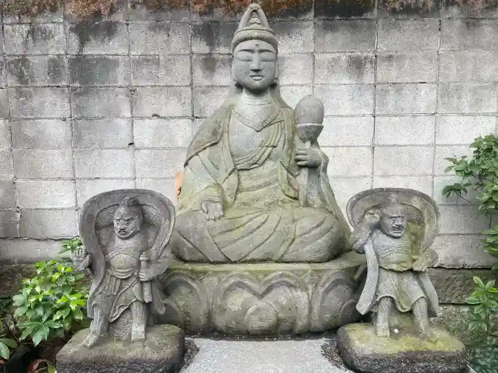 豊川稲荷分霊社の{uncategorized: "未分類", other: "その他", undefined: "問題あり", building: "その他建物", grave: "お墓", sacred_gate: "鳥居", guardian: "狛犬", statue: "像", buddha: "仏像", history: "歴史", nature: "自然", garden: "庭園", animal: "動物", pagoda: "塔", temizu: "手水舎", mountain_gate: "山門・神門", sanctuary: "本殿・本堂", subordinate: "末社・摂社", art: "芸術", scenery: "景色", jizo: "地蔵", ema: "絵馬", goshuin: "御朱印", omikuji: "おみくじ", items: "授与品その他", amulet: "お守り", goshuincho: "御朱印帳", eats: "食事", festival: "お祭り", votive_dance: "神楽", shichigosan: "七五三参", wedding: "結婚式", experience: "体験その他", initially: "初詣", around: "周辺", anti_infection: "感染症対策"}