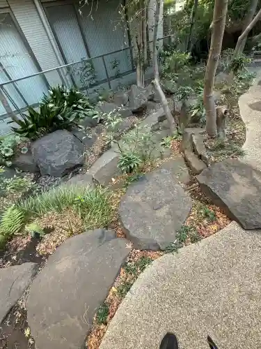 祠(極楽水)の{uncategorized: "未分類", other: "その他", undefined: "問題あり", building: "その他建物", grave: "お墓", sacred_gate: "鳥居", guardian: "狛犬", statue: "像", buddha: "仏像", history: "歴史", nature: "自然", garden: "庭園", animal: "動物", pagoda: "塔", temizu: "手水舎", mountain_gate: "山門・神門", sanctuary: "本殿・本堂", subordinate: "末社・摂社", art: "芸術", scenery: "景色", jizo: "地蔵", ema: "絵馬", goshuin: "御朱印", omikuji: "おみくじ", items: "授与品その他", amulet: "お守り", goshuincho: "御朱印帳", eats: "食事", festival: "お祭り", votive_dance: "神楽", shichigosan: "七五三参", wedding: "結婚式", experience: "体験その他", initially: "初詣", around: "周辺", anti_infection: "感染症対策"}