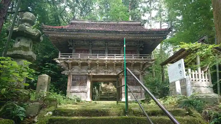 摩尼寺の山門・神門