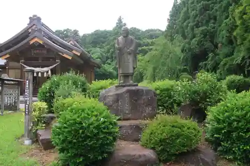 居多神社の像