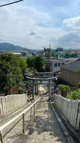 藤ノ木白山神社の{uncategorized: "未分類", other: "その他", undefined: "問題あり", building: "その他建物", grave: "お墓", sacred_gate: "鳥居", guardian: "狛犬", statue: "像", buddha: "仏像", history: "歴史", nature: "自然", garden: "庭園", animal: "動物", pagoda: "塔", temizu: "手水舎", mountain_gate: "山門・神門", sanctuary: "本殿・本堂", subordinate: "末社・摂社", art: "芸術", scenery: "景色", jizo: "地蔵", ema: "絵馬", goshuin: "御朱印", omikuji: "おみくじ", items: "授与品その他", amulet: "お守り", goshuincho: "御朱印帳", eats: "食事", festival: "お祭り", votive_dance: "神楽", shichigosan: "七五三参", wedding: "結婚式", experience: "体験その他", initially: "初詣", around: "周辺", anti_infection: "感染症対策"}