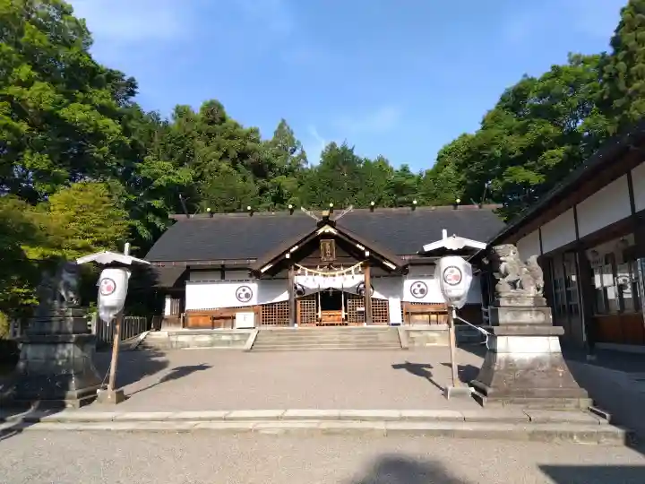 足羽神社の{uncategorized: "未分類", other: "その他", undefined: "問題あり", building: "その他建物", grave: "お墓", sacred_gate: "鳥居", guardian: "狛犬", statue: "像", buddha: "仏像", history: "歴史", nature: "自然", garden: "庭園", animal: "動物", pagoda: "塔", temizu: "手水舎", mountain_gate: "山門・神門", sanctuary: "本殿・本堂", subordinate: "末社・摂社", art: "芸術", scenery: "景色", jizo: "地蔵", ema: "絵馬", goshuin: "御朱印", omikuji: "おみくじ", items: "授与品その他", amulet: "お守り", goshuincho: "御朱印帳", eats: "食事", festival: "お祭り", votive_dance: "神楽", shichigosan: "七五三参", wedding: "結婚式", experience: "体験その他", initially: "初詣", around: "周辺", anti_infection: "感染症対策"}