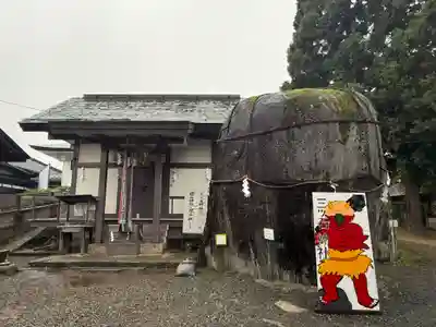 三ツ石神社(岩手県)