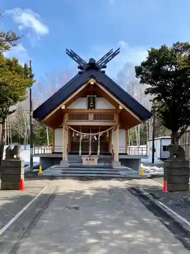 石山神社の本殿