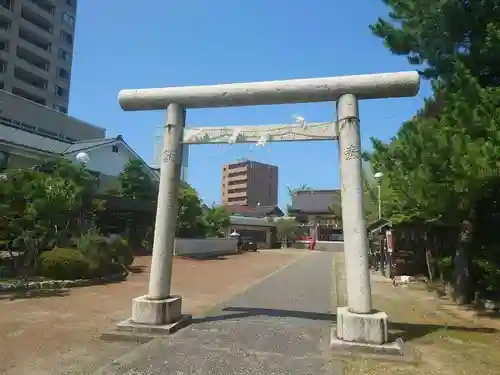 三社神社の鳥居