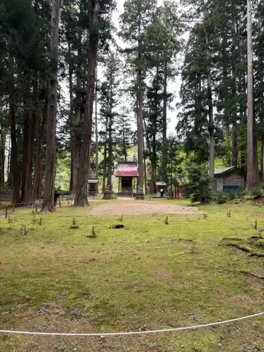 平泉寺白山神社の{uncategorized: "未分類", other: "その他", undefined: "問題あり", building: "その他建物", grave: "お墓", sacred_gate: "鳥居", guardian: "狛犬", statue: "像", buddha: "仏像", history: "歴史", nature: "自然", garden: "庭園", animal: "動物", pagoda: "塔", temizu: "手水舎", mountain_gate: "山門・神門", sanctuary: "本殿・本堂", subordinate: "末社・摂社", art: "芸術", scenery: "景色", jizo: "地蔵", ema: "絵馬", goshuin: "御朱印", omikuji: "おみくじ", items: "授与品その他", amulet: "お守り", goshuincho: "御朱印帳", eats: "食事", festival: "お祭り", votive_dance: "神楽", shichigosan: "七五三参", wedding: "結婚式", experience: "体験その他", initially: "初詣", around: "周辺", anti_infection: "感染症対策"}